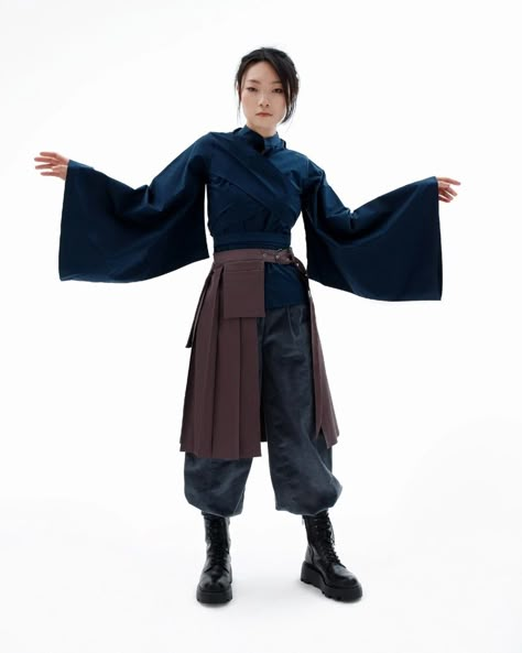 Space Captain Outfit, Edo Period Fashion, Jomon Period Clothing, Comfy Fantasy Outfits, Loose Fantasy Clothing, Medieval Japanese Clothing, Muromachi Period Clothing, Lunar Clothes, Japanese Formal Outfit