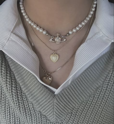 pearl necklace , necklace stack , heart necklace , necklace stack , accessories Sage Green Accessories, Pearl Necklace Vivienne Westwood, Locket Gold Necklace, Pearl Necklace Aesthetic, Vivienne Westwood Pearl Necklace, Necklace Heart Locket, Pearl Outfit, Pearl Jewlery, Vivienne Westwood Necklace