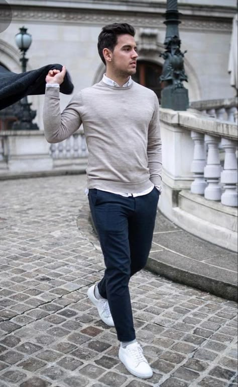 Office Old Money, Sweater Outfits Men, Sneakers Outfit Men, Mens Business Casual, Mens Smart Casual Outfits, Mens Business Casual Outfits, Old Money Fashion, White Sneakers Men, Money Fashion