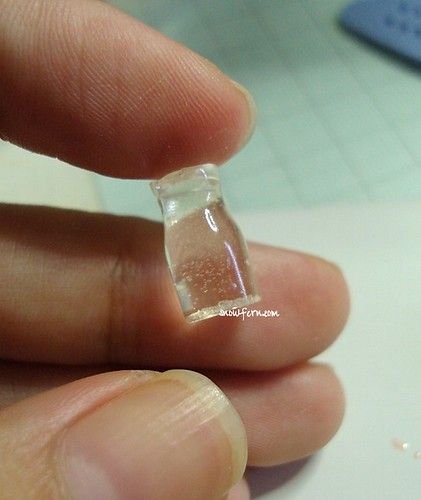 Scale Tutorial, Dollhouse Tutorials, Dollhouse Miniature Tutorials, Miniature Foods, Diy Miniatures, Mini Doll House, Dollhouse Miniatures Diy, Miniature Bottles, Miniature Tutorials