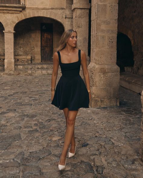 POV: you’re looking for a little black dress & discover Odd Muse… 🔍🖤💭 hello autumn! It’s time to layer your strapless dress ✨ Graduation Dress College, Odd Muse, Square Neck Mini Dress, Chic Over 50, Summer Picture Poses, Black Dresses Classy, New Years Outfit, Fall 24, Square Neck Dress