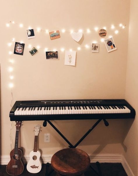 Music Room Design, Practice Room, Music Bedroom, Piano Decor, Music Corner, Piano Practice, Music Studio Room, Music Room Decor, Deco Studio