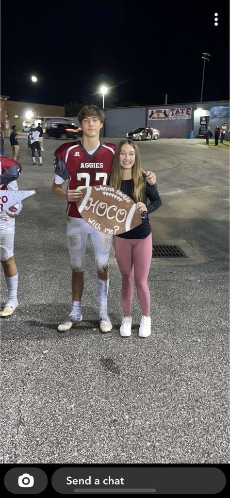 Football Asking To Homecoming, Hock Proposals Football, Hoco Signs For Guys Football, Homecoming Signs Ideas, Football Player Hoco Proposal, Hoco Signs Football, Hoco Proposals Ideas Football For Her, Football And Cheerleader Hoco Proposal, Cute Homecoming Proposals Football