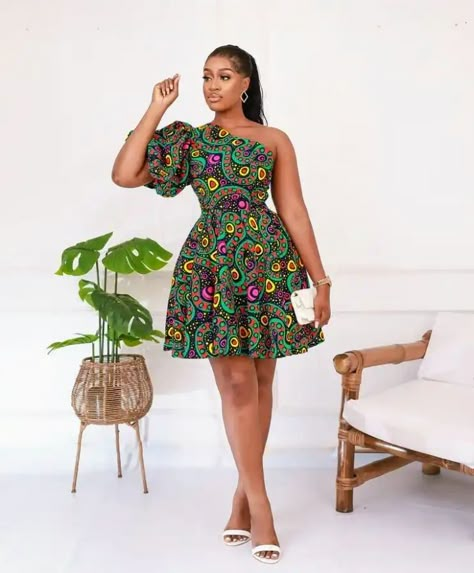 Nice African Dress Designs, Wax Dress African, Dresses Traditional African, Kaba Styles, Wax Dress, African Dress Styles, Ankara Skirts, Kitenge Fashion, Ankara Dress Designs