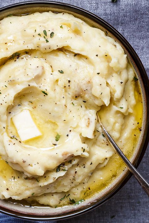 Crockpot Mashed Potatoes, Best Potato Recipes, Thanksgiving Side Dishes Easy, Easy Mashed Potatoes, Potato Recipes Side Dishes, Thanksgiving Recipes Side Dishes, Potato Sides, Mashed Potato Recipes, Garlic Mashed Potatoes