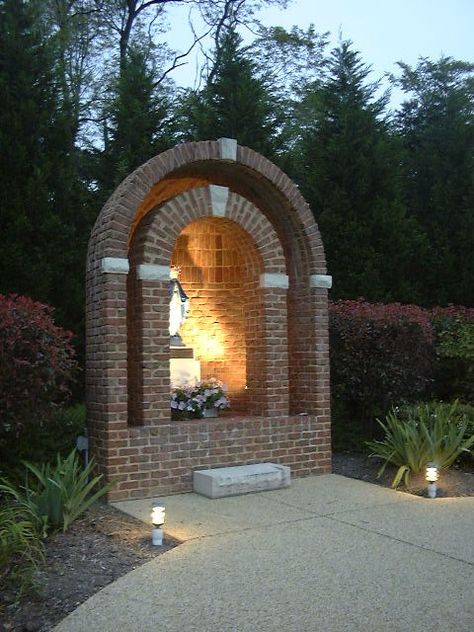 Grotto Design Ideas, Marian Garden, Grotto Design, Church Building Design, Compound Wall Design, Sacred Garden, Prayer Garden, Disney Room Decor, Altar Design