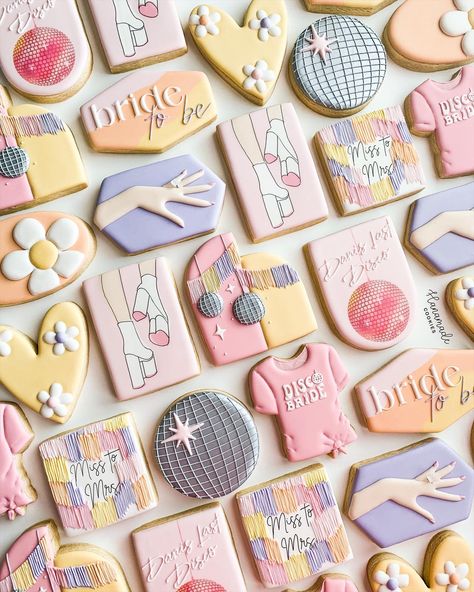 Disco, fringe, and the most fun colors... - Hanamade Cookies | Facebook Pink Disco Cookies, Disco Ball Sugar Cookies, Disco Ball Cookies Decorated, Disco Cookies, Disco Fringe, Decorated Desserts, Bride Cookies, Bachelorette Cookies, Engagement Cookies