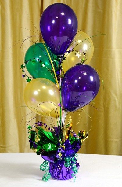 Mardi Gras Centerpieces, Class Reunion Ideas, Reunion Decorations, Deco Ballon, Tafel Decor, Quilled Creations, High School Reunion, Mardi Gras Decorations, Reunion Ideas