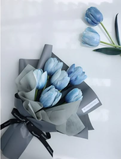 Singapore fresh flower delivery Minimalist Shelf Decor, Tulip Bouquets, Minimalism Living, Blue Flowers Bouquet, Luxury Flower Bouquets, List Of Flowers, Online Flower Delivery, Red Rose Bouquet, Boquette Flowers