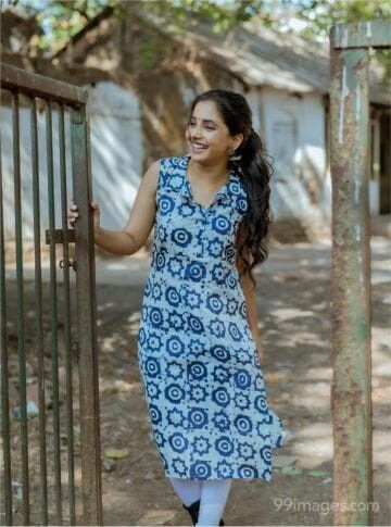 Ajarkh Design Kurti, Indigo Kurti Designs Latest, Indigo Kurti Designs, Kurti Designs Latest Cotton, New Kurta Design, Sayali Sanjeev, Kurti Models, Daily Wear Clothes, Simple Saree Blouse Designs