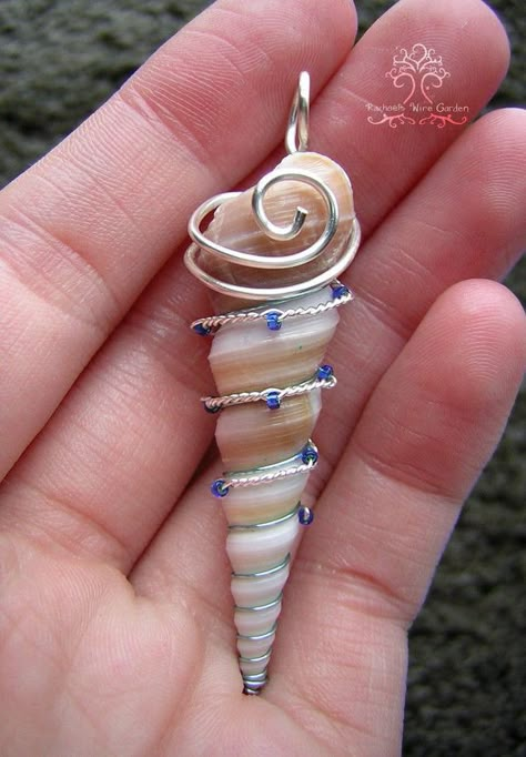 Wire Wrapped Stone Jewelry, Wire Wrap Jewelry Designs, Wire Jewelry Designs, Seashell Jewelry, Handmade Jewelry Tutorials, Diy Wire Jewelry, Wire Wrap Jewelry, Wire Work Jewelry, Seashell Crafts