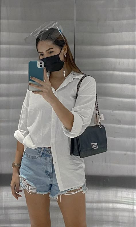 White Polo Women Outfit, White Polo And Shorts Outfit Women, Blue Shorts And White Shirt Outfit, How To Style White Long Sleeve Polo, Outfit For White Polo, Shorts And Polo Outfit Women, Shorts Denim Outfits Women, Short And White Shirt Outfit, Jean Shorts With White Button Up