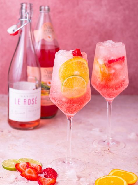 Rosé Spritzer (refreshing wine cocktail recipe!) New Years Drinks, Rose Cocktail Recipes, Wine Spritzer Recipe, Pork Side Dishes, Rose Spritz, White Wine Spritzer, Rose Drink, Wine Cocktail Recipes, Girly Drinks