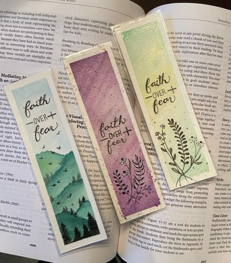 Bookmarks Quotes, Homemade Bookmarks, Handmade Bookmarks Diy, Bookmarks Diy, Penanda Buku, Diy Crafts Bookmarks, Bible Bookmark, Bookmarks For Books, Creative Bookmarks