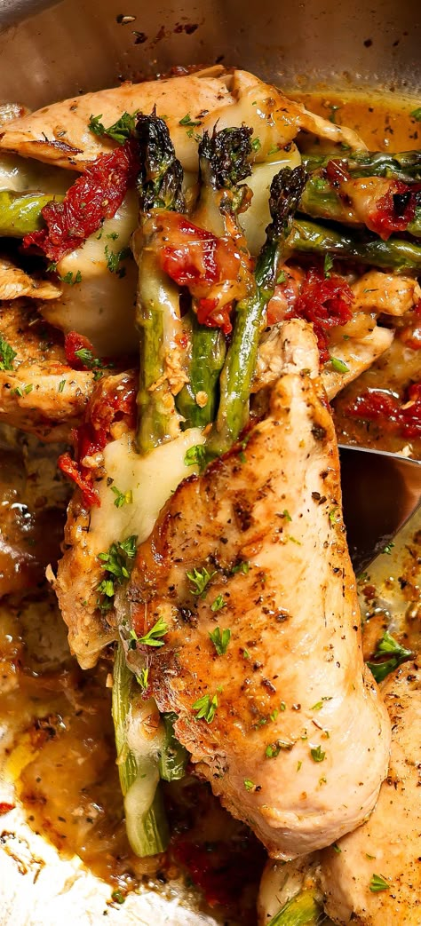 Chicken stuffed with asparagus Chicken Stuffed With Asparagus, How To Grill Asparagus, Grill Asparagus, Asparagus Cheese, Asparagus Stuffed Chicken Breast, Chicken And Asparagus, Baked Chicken Breasts, Asparagus Dishes, Healthy Weeknight Meals