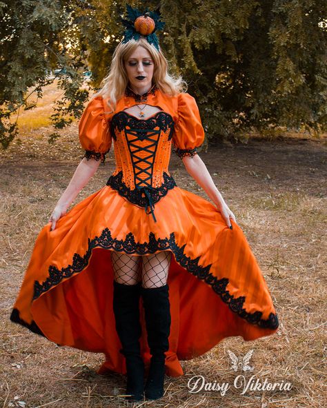 Pumpkin Queen Costume, Orange Witch Costume, Orange Tulle Dress, Orange Halloween Costume, Halloween Gown, Fantasy Couture, Rp Outfits, Queen Halloween Costumes, Queen Gown