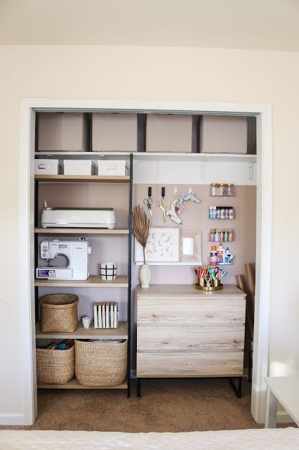 craft closet ideas Small Closet Shelving, Closet Office Organization, Sewing Closet, Craft Room Closet, Craft Closet Organization, Closet Small Bedroom, Messy Closet, Home Office Closet, Craft Closet