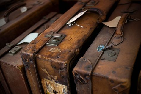 A closed case by swissrolli on Flickr. Old Suitcases, Newt Scamander, Hogwarts Aesthetic, Vintage Suitcases, Claire Fraser, Elizabeth I, Vintage Luggage, Harry Potter Aesthetic, Dark Academia Aesthetic