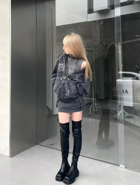 Black Thigh High Boots Outfit, Thigh High Socks Outfit, Slytherin Style, High Socks Outfits, Thigh High Boots Outfit, Dark Y2k, Cool Girl Aesthetic, Boots Dresses, Thigh High Boots Flat