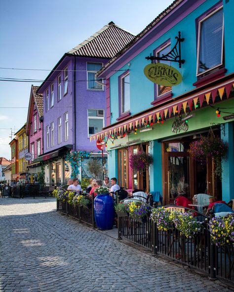 10 Awesome Things to Do in Stavanger, Norway in a Day 8 Norway Stavanger, Norway Trip, Earth Beautiful, Stavanger Norway, Caribbean Homes, Beautiful Norway, Colorful Buildings, Meditation Corner, Visit Norway