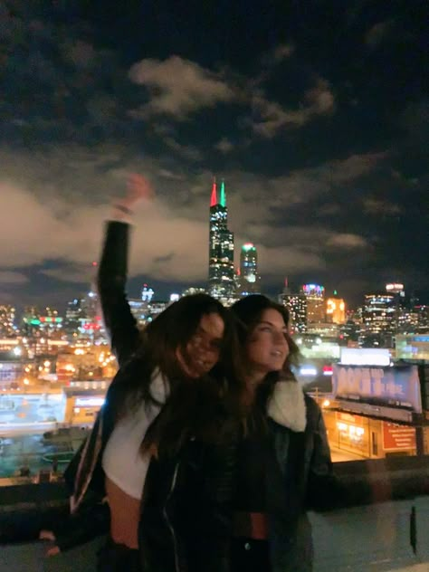 Best Friends New York, Friends New York, New York With Best Friend, Friends In New York, Nyc With Friends, Nyc It Girl Aesthetic, New York Friends Aesthetic, New York Friends, New York Night Life