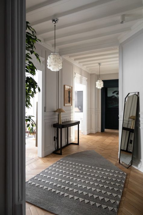 Parisian Interior, French Apartment, Parisian Apartment, Paris Apartments, Salon Design, Entry Foyer, Dream Decor, Home Room Design, Contemporary Living