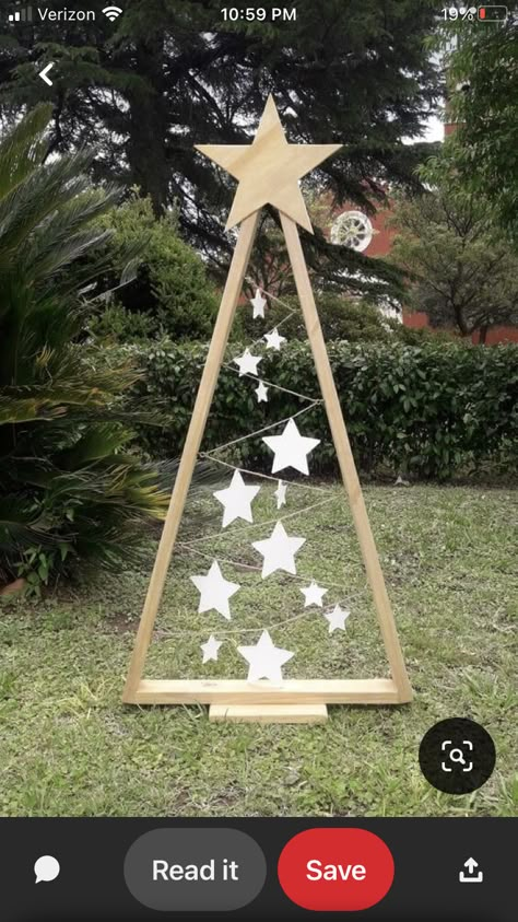 Ideas Para Navidad 2022, Outdoor Wooden Christmas Decorations, Diy Wood Christmas Tree, Tre Kunst, Christmas Diy Wood, Diy Christmas Lights, Home Decorating Ideas Living Room, Decor Christmas Home, Wooden Christmas Crafts