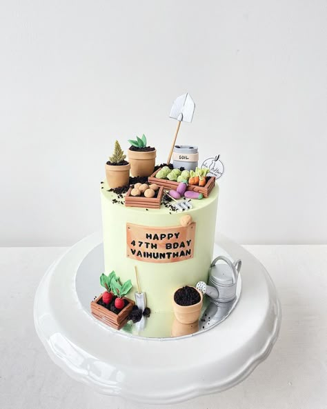 Gardening Cakes Birthday For Men, Cake With Vegetables, Garden Design Cake, Gardening Cake For Men, Gardening Cakes For Women, Gardening Birthday Cake, Plant Themed Birthday Cake, Plant Cake Design Birthday, Plants Cake Design