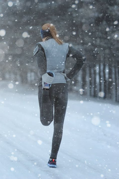 Cold Weather Running Outfit, Running Girly, Long Distance Track, New Years Vision Board, Running In Winter, Running Long Distance, Winter Running Outfit, January Mood, Running Winter