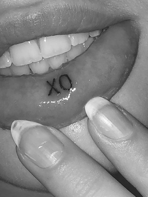 Lip Tattoo Cute Lip Tattoos For Women, Lips Tattoo Ideas Kisses, Lip Tats, Inside Lip Tattoos, Tattoos Lips, Inner Lip Tattoo, Xo Tattoo, Bff Ideas, Private Tattoos