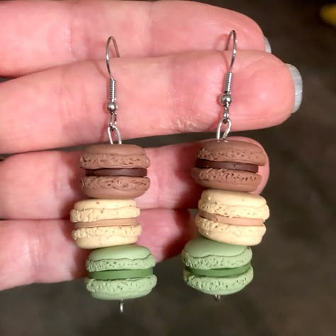 I Handcrafted These Fun Novelty Earrings Out Of Polymer Clay And They Are Brand New And Fresh Out Of The Oven. Comfortable Dangle Earrings With Hooks Feature A Stack Of Mini French Macarons/Macaroons, All Made From Scratch. Colors/Flavors Featured Include: Brown/Chocolate, Speckled Beige/Coffee, And Olive Green/Matcha Or Pistachio, Whichever You Prefer. These Are Nice For People Who Like Their Jewelry On The Dainty Side While Still Making A Statement. There Are Some Minor Imperfections That Add Sculpted Earrings, Cute Clay Jewelry, Cute Polymer Clay Magnets, Quirky Clay Earrings, Earrings Clay Polymer, New Years Clay Earrings, Mushroom Clay Earrings, Clay Macaron, Whimsical Earrings