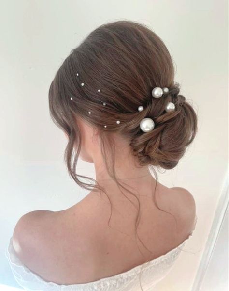 Pearl Hairstyles, Short Haircuts For Thick Hair, Messy Bun For Short Hair, Sanggul Modern, Formal Hairstyles For Long Hair, Haircuts For Thick Hair, Wedding Hair Up, Large Pants, Simple Prom Hair