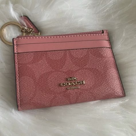 Coach Monogram, Trendy Purses, Luxury Bags Collection, Purse Essentials, Handbag Essentials, Cute Wallets, Girly Bags, Luxury Purses, Fancy Bags