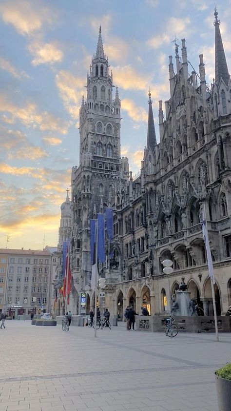 Germany Places To Visit, Munich Germany Photography, Germany Beautiful Places, Munich Germany Aesthetic, Germany Places, Germany Video, German Country, Marienplatz Munich, Munich Germany Travel