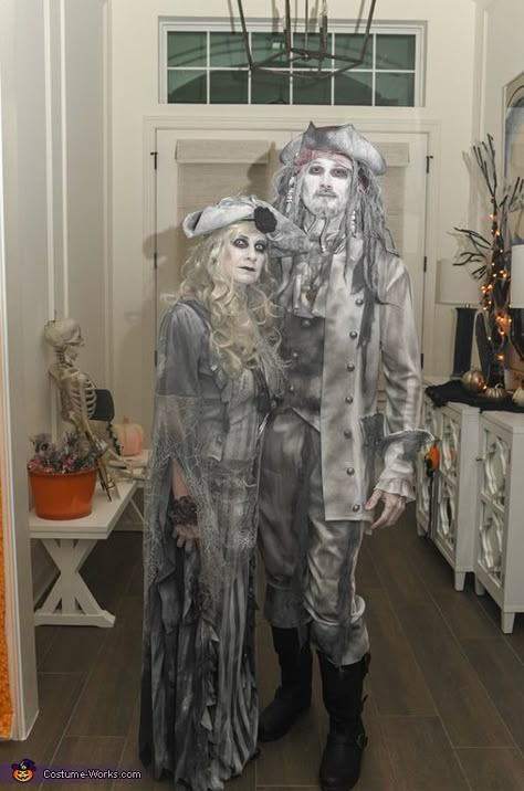 Haunted Pirate Costume, Scary Halloween Costume Couples, Scary Pirate Halloween Costumes, Undead Pirate Costume, Funny Pirate Costume, Ghost Pirate Makeup, Very Scary Halloween Costumes, Pirate Couple Halloween Costumes, Couples Scary Halloween Costume