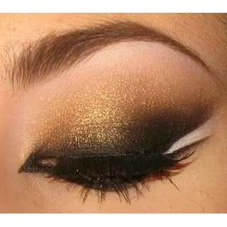 Difuminacion de el color dorado y el color negro. Burlesque Makeup, Rockabilly Makeup, Pin Up Makeup, Performance Makeup, 90s Makeup, Makeup For Blondes, Cat Eye Makeup, Face Jewels, Special Effects Makeup