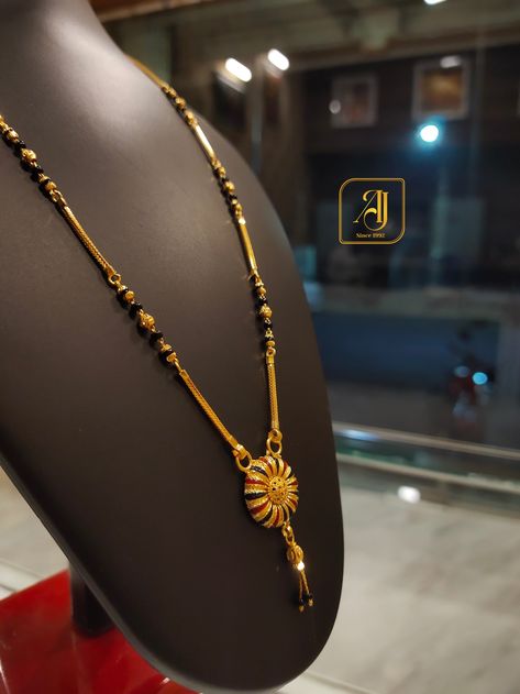 Mini Ganthan Design Gold Short, Black Beeds Chain Indian Gold Short, Mini Ganthan Design Gold, Ganthan Design, Thali Designs, Mini Haram, Short Mangalsutra, Jewelry Necklace Simple, Mangal Sutra