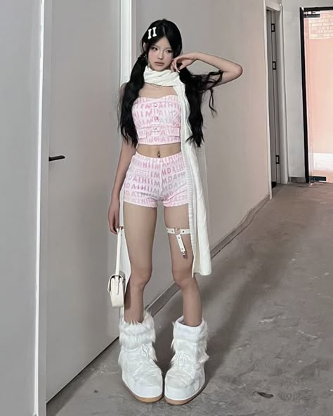 New Era Outfit, Outfit Inspo Women, Cute Y2k Outfits, It Girl Outfit, Preformance Outfits, Lace Dress Vintage, Fashion Aesthetics, Inspo Outfit, Ulzzang Fashion