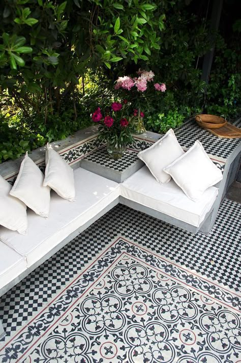 Outdoor Floor Tile Design, Moroccan Outdoor Patio, Moroccan Courtyard, Outdoor Tile Patio, Tile Patio, Moroccan Garden, Terrace Tiles, Tile Design Ideas, Terrace Floor