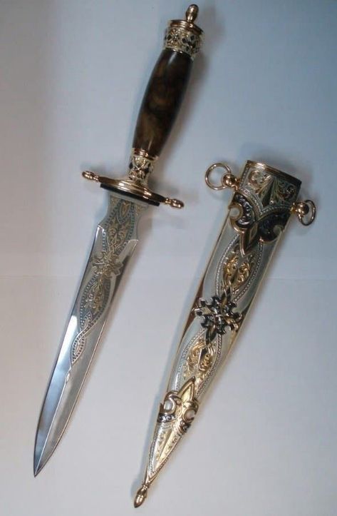 Steampunk Knife, Fantasy Dagger, Knife Aesthetic, Jude Duarte, Pretty Knives, Cool Swords, Knife Collection, Cool Knives, Punk Style