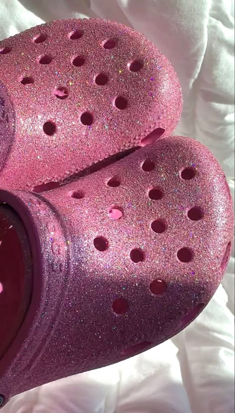 Pink Sparkle Crocs, Pink Sparkly Crocs, Crocs Preppy, Crocs Sparkly, Pink Glitter Crocs, Sparkly Crocs, Crocs Aesthetic Outfit, Croc Decor, Glitter Crocs