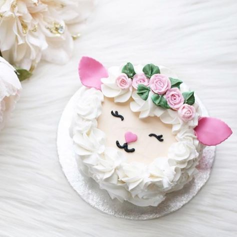 Crushing on this lamb cake by luxeandthelady swoon! happyeaster happyeaster Vom Avea Un Copil, Tårta Design, Sheep Cake, Cake Easter, Lamb Cake, Spring Baking, Easter Desserts, Recipe Cake, Spring Cake