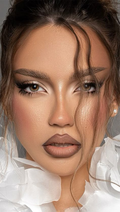 Bold Bride Makeup, Powerful Makeup Looks, Bold Eye Bridal Makeup, Everyday Glam Makeup, Bridal Makeup Dramatic, Wedding Makeup Bold Lip The Bride, Bride Makeup Bold Lip, Trucco Glam, Glam Bride Makeup