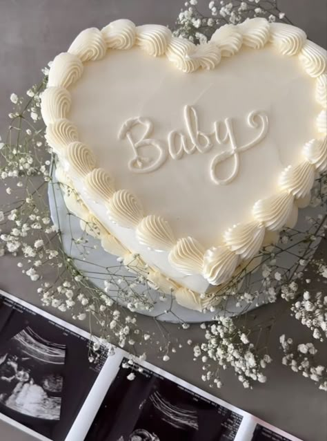 Small White Gender Reveal Cake, Gender Reveal Birthday Cake, We’re Pregnant Cake, White Heart Gender Reveal Cake, Aesthetic Gender Reveal Cake, Discreet Pregnancy Announcement, Gender Reveal Cakes Simple, Gender Reveal Small Cake, Heart Shaped Gender Reveal Cake