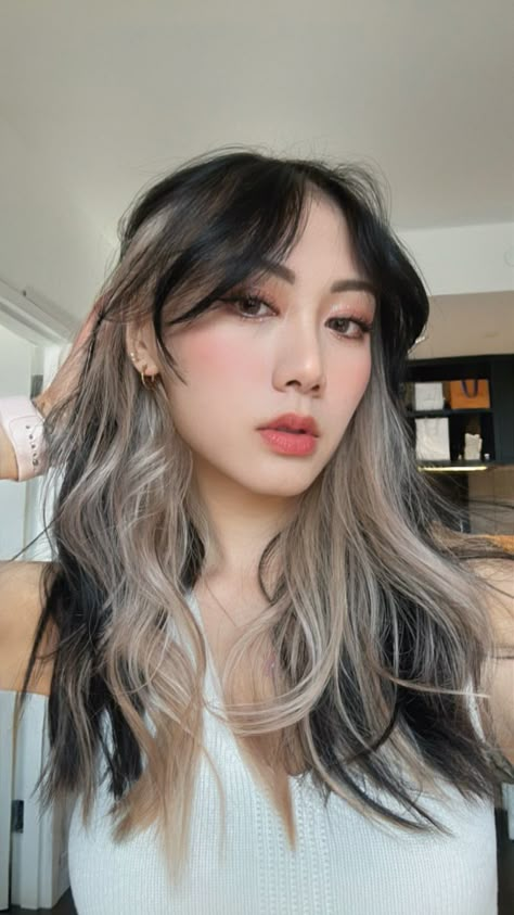 Dark Blonde Underneath Hair, Brunette Top Blonde Underneath, Ash Brown With Peekaboo Highlights, Platinum Silver Peekaboo Hair, Peekaboo On Layered Hair, Half Blonde Underneath, Two Tone Hair Asian, Under Dyed Hair Wavy, Dark Brown Blonde Underneath