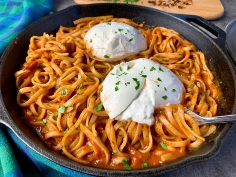 wo Ingredient Pesto Marinara with Linguine and Burrata Pasta Burrata, Marinara Pasta, Two Ingredient, Healthy Weeknight Dinners, Weekday Meals, Food Lab, Celebrity Chef, Meal Kit, Food Test