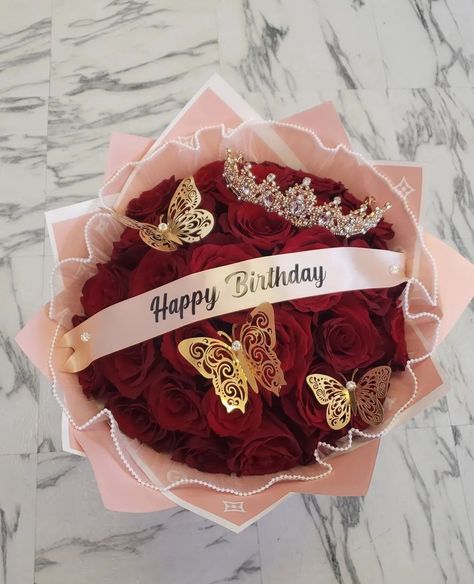 Biethday bouquet #birthdaybouquet #happybirthday #birthdaybouquets #happybirthday #felizcumpleaños #ramobuchon Flower Bouquet Happy Birthday, Happy Birthday Roses Bouquets, Bouquet Of Flowers For Birthday, Birthday Roses Bouquet, Birthday Ramos, Boyfriend Bouquet, Happy Birthday Flower Bouquet, Ramo Ideas, Happy Birthday Bouquet