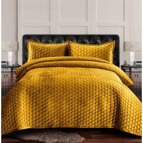 Lugano Honeycomb Velvet Oversized Solid Quilt Set - On Sale - Bed Bath & Beyond - 31503528 Letto King Size, Oversized Quilt, Pillows Bedroom, Honeycomb Stitch, Candle Sets, King Quilt Sets, Blankets Throw, Throw Pillows Bedroom, Solid Quilt