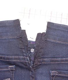 Expanding jeans too tight in the waist since to fit everywhere else they are always tight in the waist Upcycling Clothes, Sewing Jeans, Diy Jeans, Sewing Pants, Sewing Alterations, Adaptive Clothing, Simple Sewing, Denim Ideas, Recycle Jeans