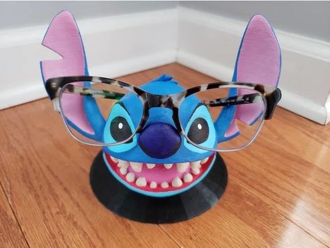 I am a self proclaimed Stitch lover and wanted something unique to hold my glasses on my desk. So I opted to remix this piece! Printed as two pieces with much needed supports! Sanded a little and painted with acrylics. Modele Impression 3d, Picture Cube, Eyeglass Holder Stand, 3d Printing Diy, 3d Printer Projects, 3d Printer Diy, 3d Printing Projects, Something Unique, Eyeglass Holder